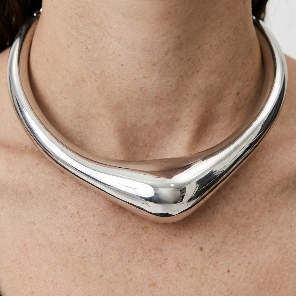 VI NECKLACE